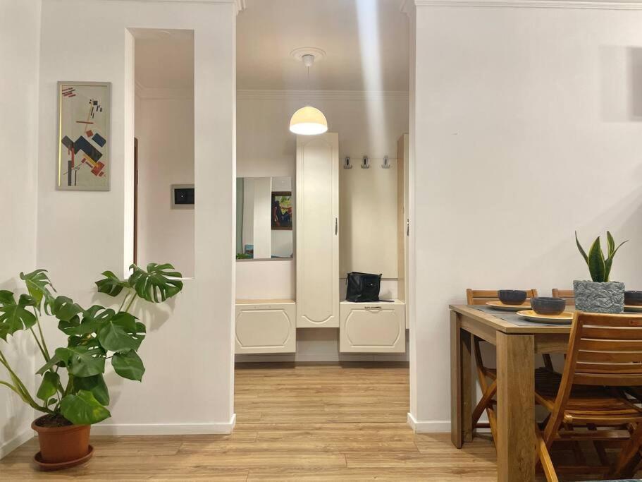 Family Living Apartment *